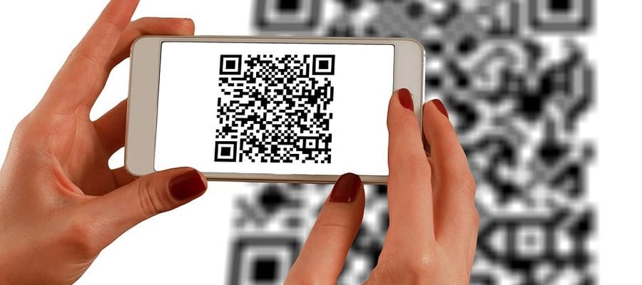 כשסיכת דש ואינטרנט נפגשים – שילוב קוד QR
